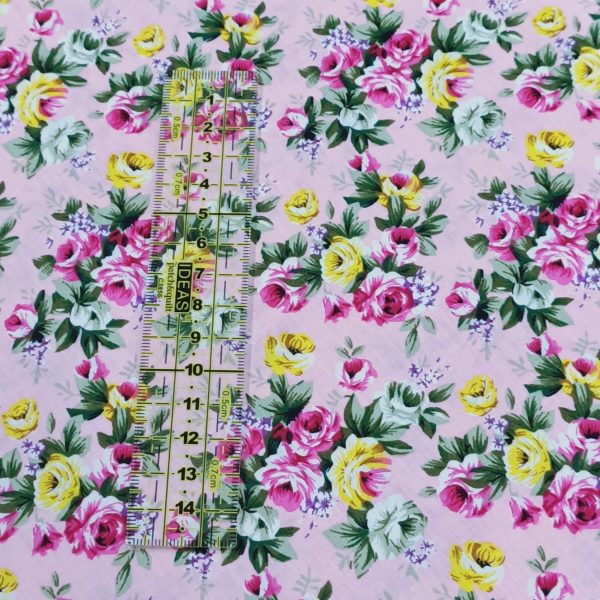 Tela estampada romántica fondo rosa flores amarillas - Imagen 3